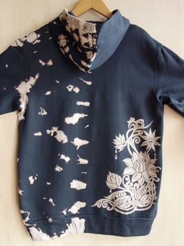 タイダイ染め抜染ロータスフーディー