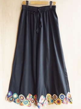 重ねて楽しむコットン裾クロシェペチパンツ