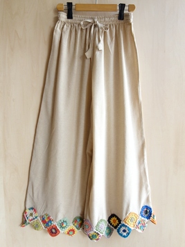 重ねて楽しむコットン裾クロシェペチパンツ