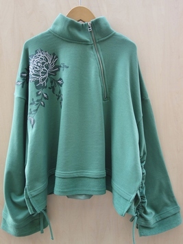 ブラーケ刺繍TOP