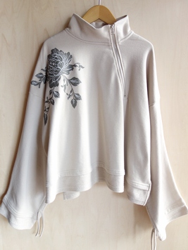 ブラーケ刺繍TOP