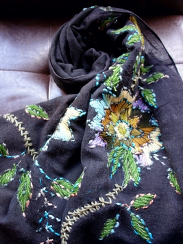 花の刺繍ストール