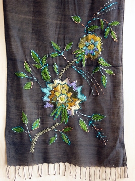 花の刺繍ストール