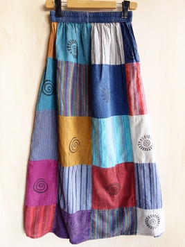 ヴィンテージライクなパッチワークのスカート