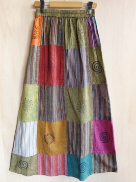 ヴィンテージライクなパッチワークのスカート