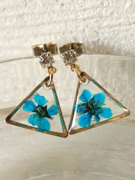 オシバナサンカクピアス