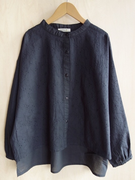 クレマチス刺繍コットンブラウス