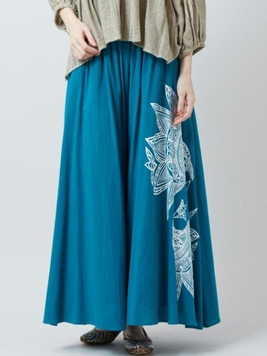 スキナドパンツ