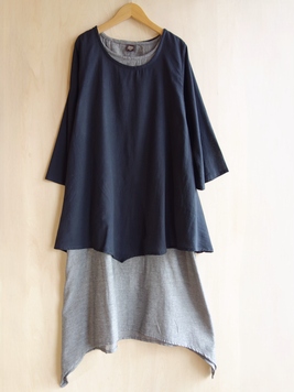 重ねたバイカラーレイヤードコットンワンピース