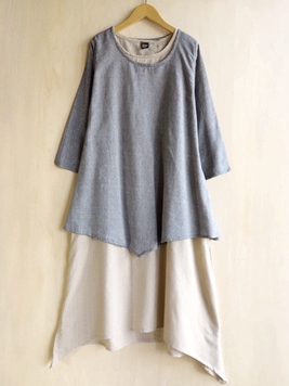 重ねたバイカラーレイヤードコットンワンピース