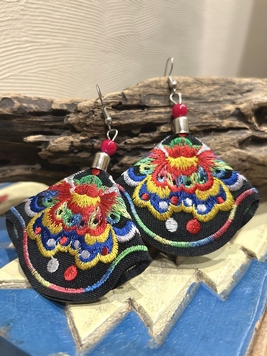 刺繍ピアス