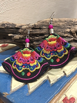 刺繍ピアス