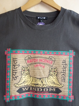 マッチ香背中刺繍Tシャツ