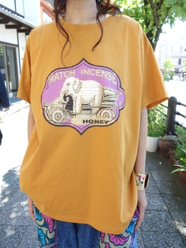 マッチ香背中刺繍Tシャツ