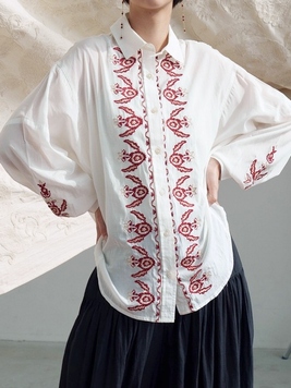 ベスタリン刺繍シャツ