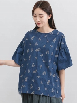 草花刺繍フレアスリーブブラウス