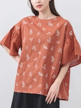 草花刺繍フレアスリーブブラウス