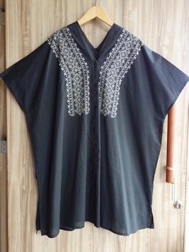 ジオメ刺繍前開きチュニックブラウス