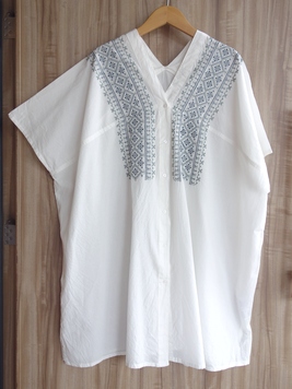 ジオメ刺繍前開きチュニックブラウス
