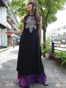 ザリ刺繍ノースリーブワンピース