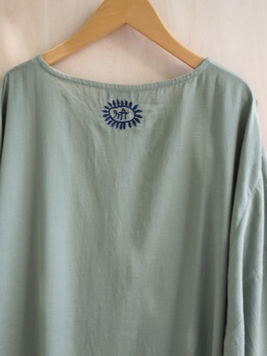 バラカ刺繍mTOP