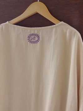 バラカ刺繍mTOP