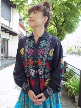 グルイム刺繍シャツ