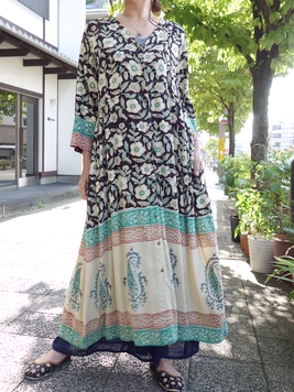 草木染フラワーペイズリーワンピース