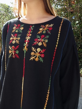 ラクノウ刺繍コットンプルオーバー