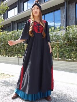 ラクノウ刺繍フレアスリーブワンピース