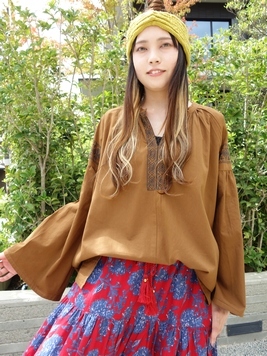 ジオメ刺繍オーバーブラウス