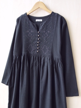 ヘリンボーン刺繍ワンピース