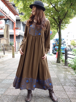 ジオメトリー刺繍ワンピース