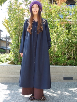 アンティークフラワー刺繍ワンピース