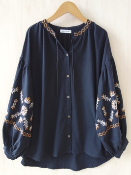 クリンプコットン刺繍ブラウス