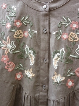 アンティークフラワー刺繍ブラウス