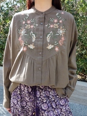 アンティークフラワー刺繍ブラウス