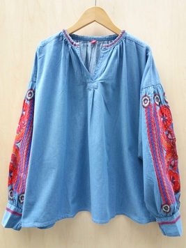 カヌムール刺繍TOP