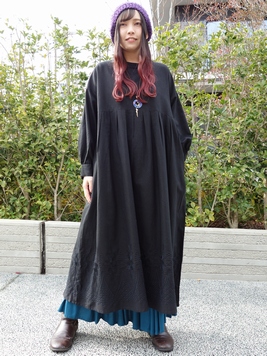 アピラ刺繍ワンピース