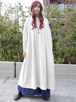 アピラ刺繍ワンピース